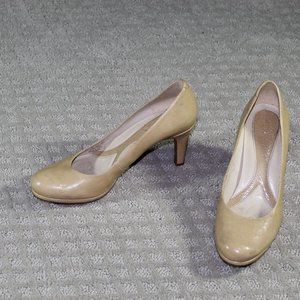 Naturalizer Lennox Size 6.5M Taupe 2.75" Heels